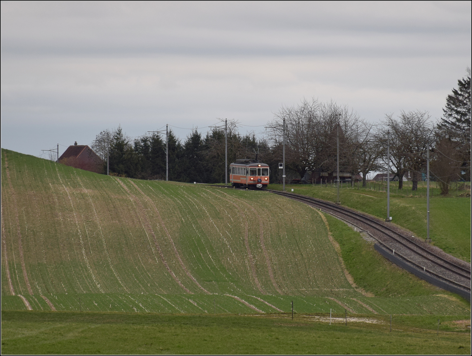 Bierlisi statt Bipperlisi. 

Be 4/4 104 auf dem Weg von Wiedlisbach nach Attiswil. Februar 2026.