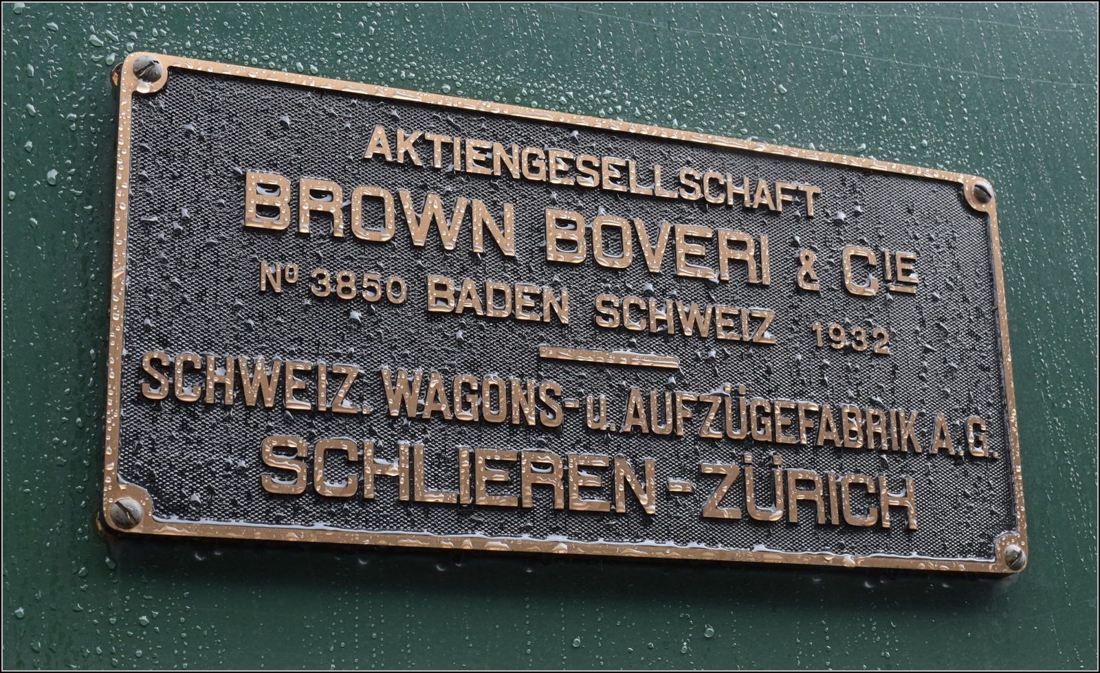 Depotfest Olten 2023. 

Fabrikschild des Triebwagen BDe 2/4 240 der EBT. August 2023.