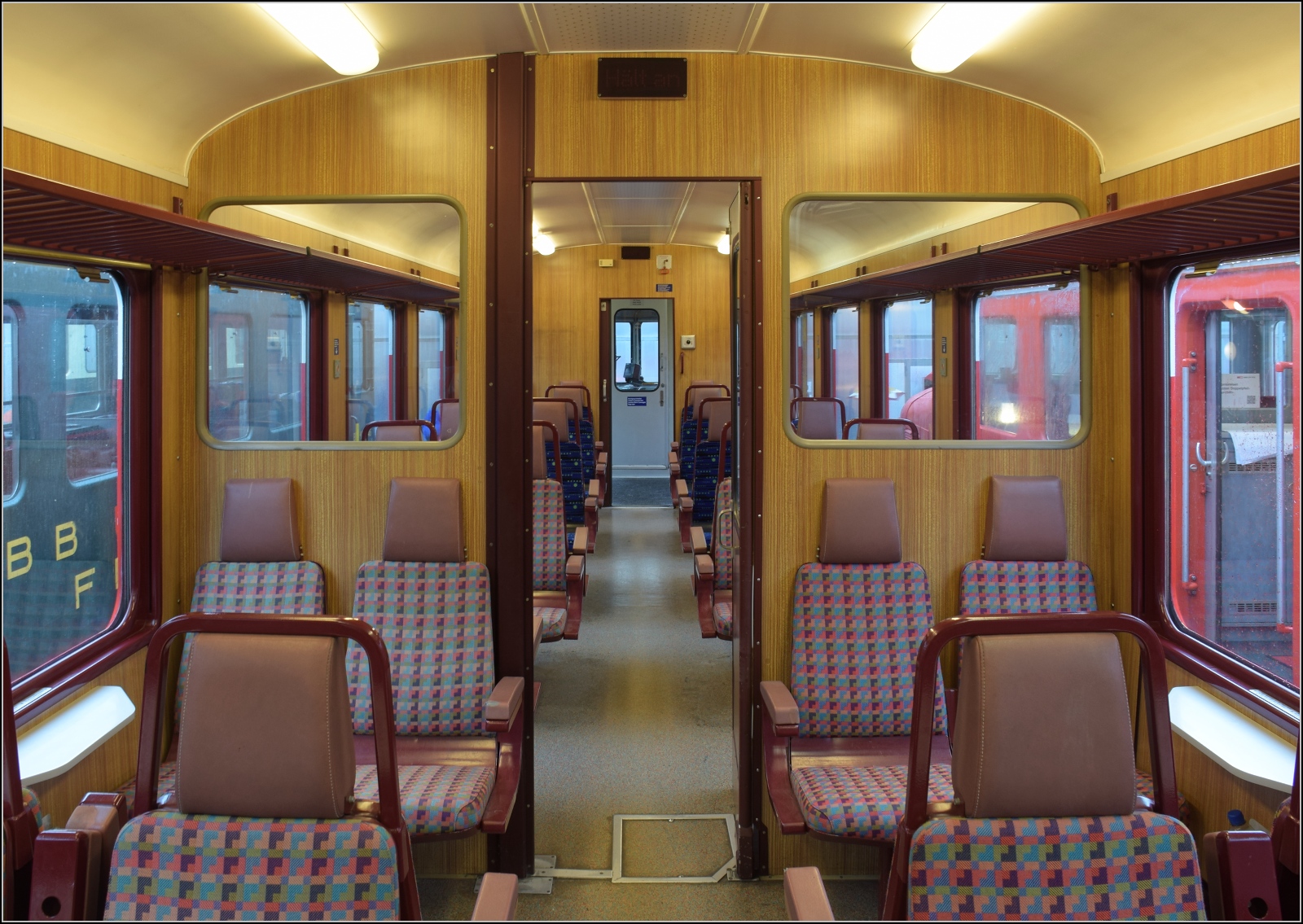 Depotfest Olten 2023. 

Inneneinrichtung des RBDe 566 222 vom Regionalverkehr Mittelland. August 2023.