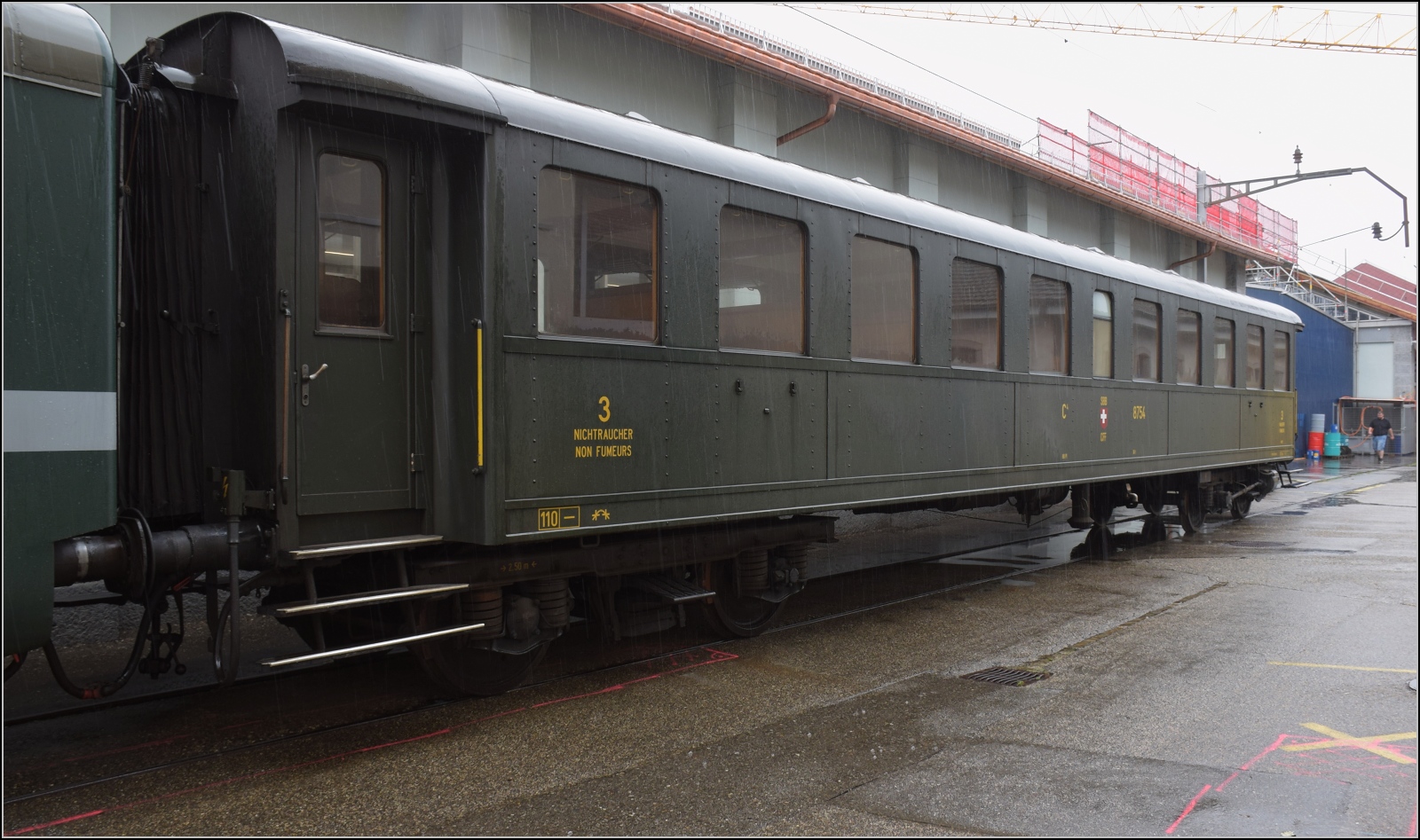 Depotfest Olten 2023.

Der genietete Stahlwagen C4 8754 wurde 1929 von der SIG in Neuhausen f�r die SBB gebaut und geh�rt heute zum Fahrzeugpark der SBB Historic. August 2023.