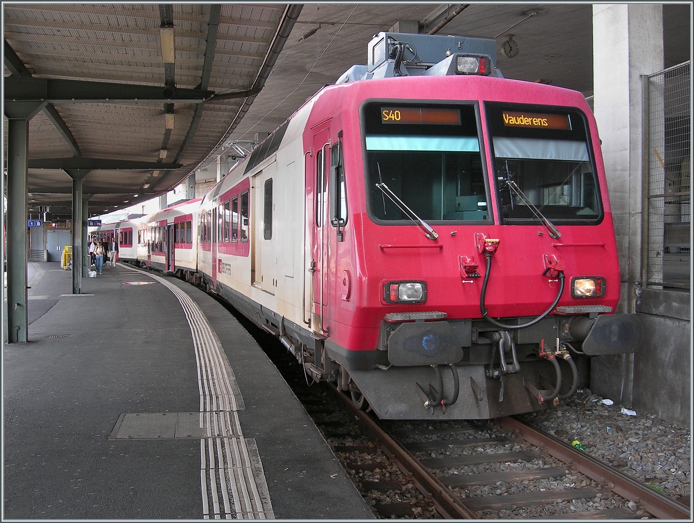 Der ex Travys RBDe 560 384 mit B und ABt steht in Lausanne zur Abfahrt als S 40 nach Vauderens bereit. Grund für die Endstation  Vauderens  sind Bauarbeiten...

7. Juni 2025
