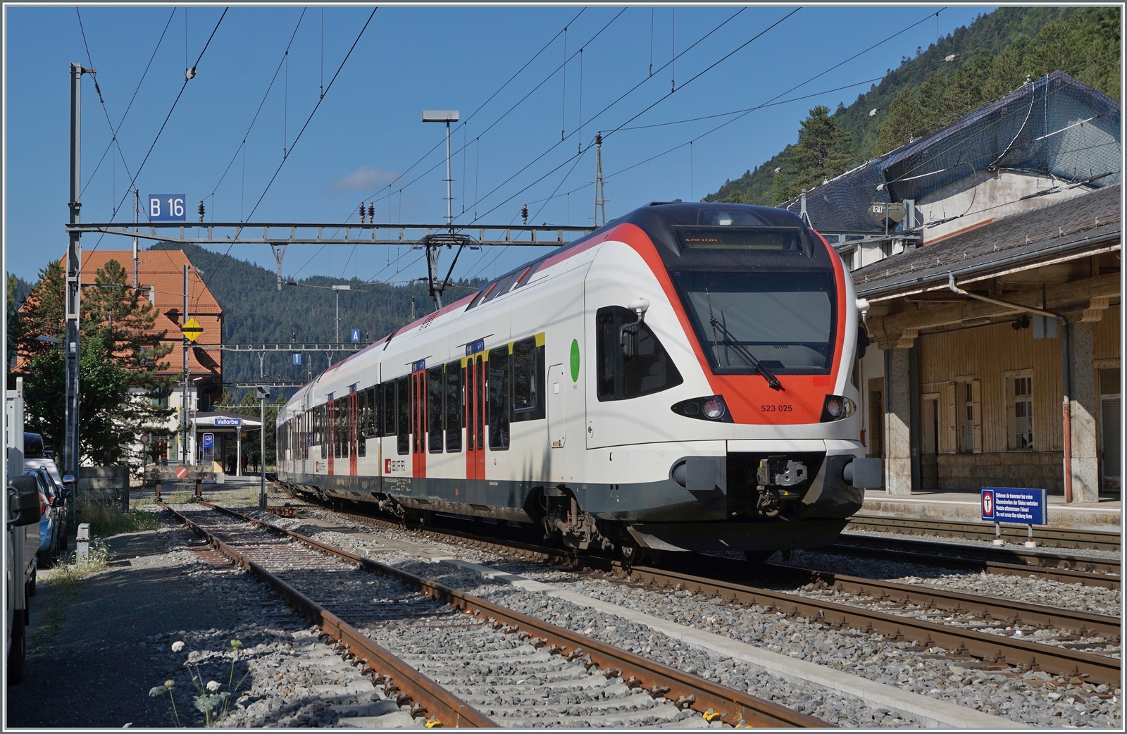 Der SBB RABe 523 025 erreicht seine Zielbahnhof Vallorbe.

21. Juli 2022