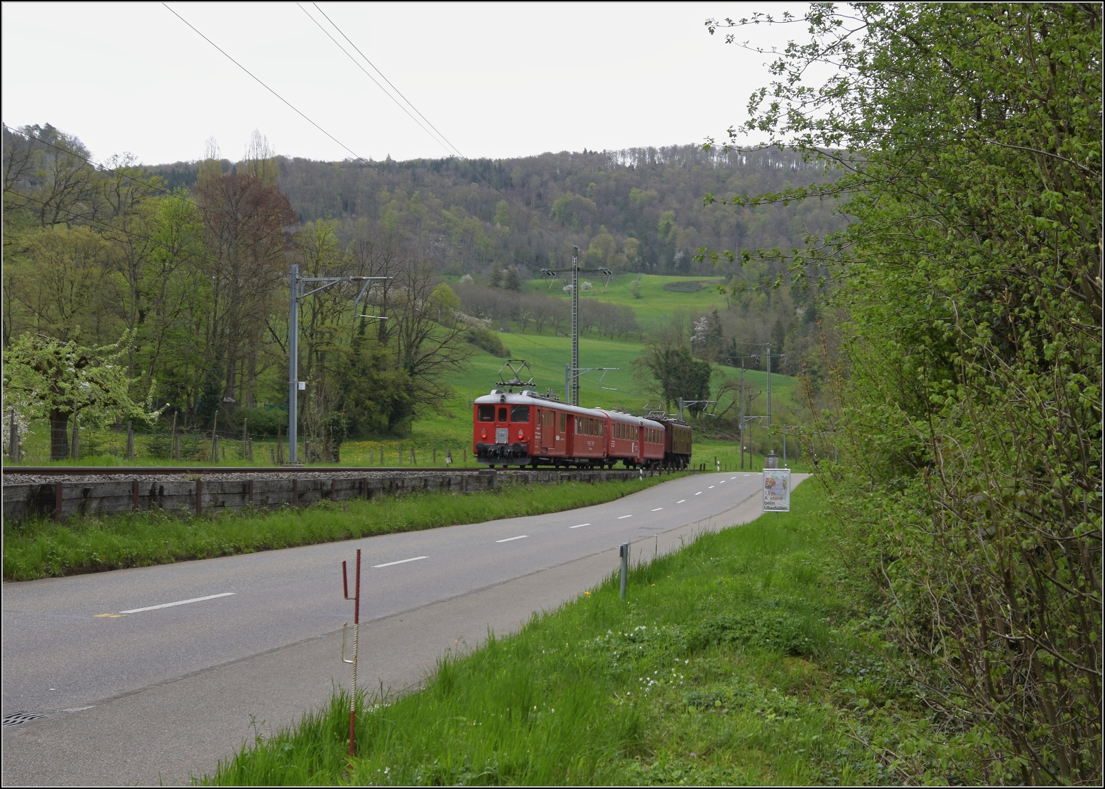Die RVT-Fahrt zum Feldschlösschen.

ABDe 2/4 102 der RVT beim Schloss Angenstein. April 2023.