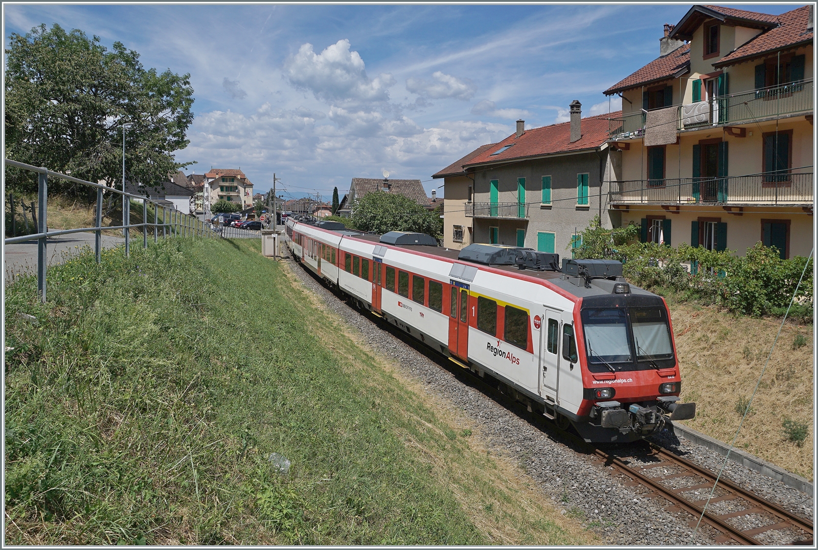 Ein Region Alps Domino erreicht als Regionalzug von Brig kommend sein Ziel St-Gingolph.

30. Juli 2022