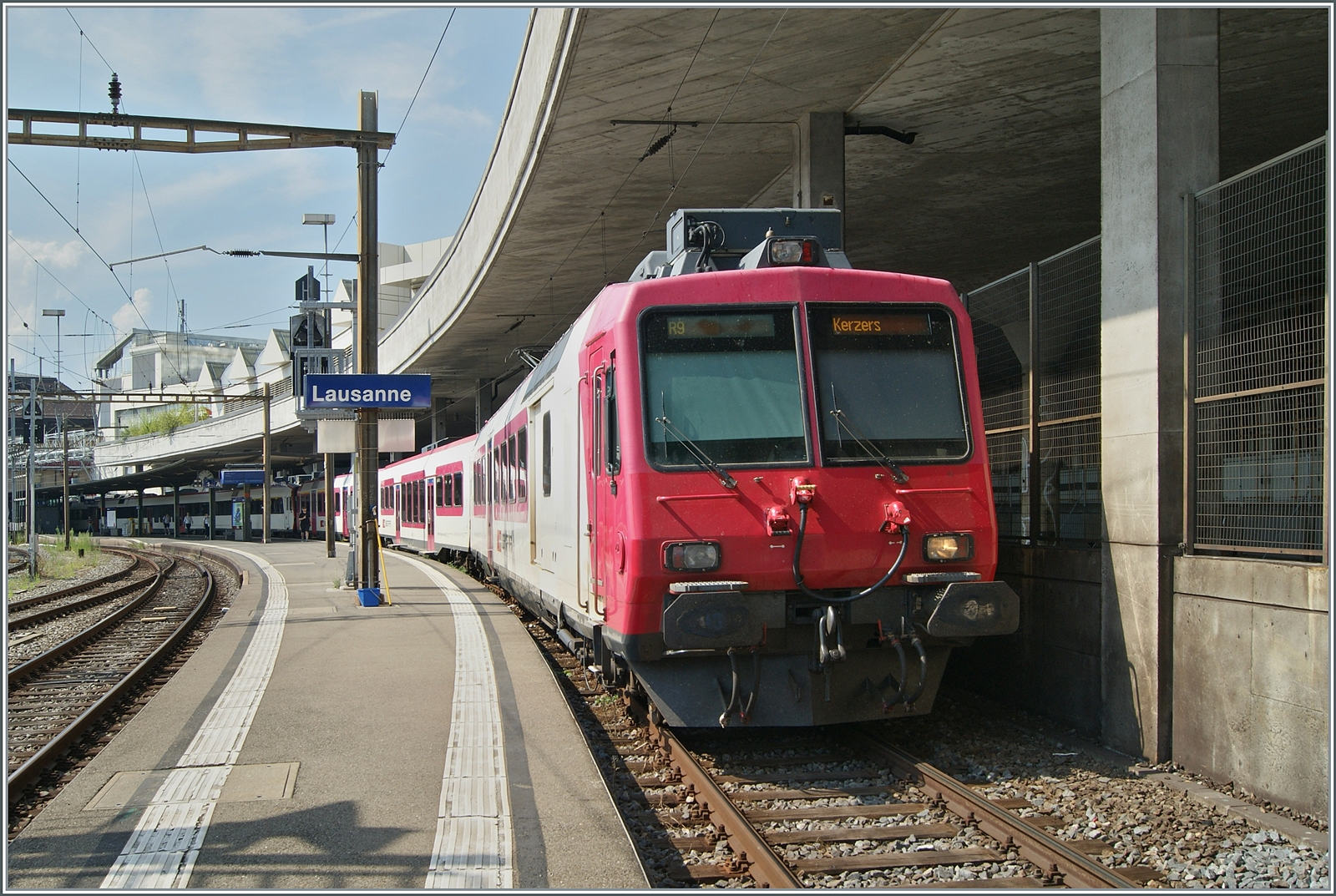 Erneut knapp an der Zeit, aber nun mit etwas mehr Platz und freundlicherem Wetter, konnte ich den SBB (ex TRAVYS) RBDe 560 385 (RBDe 560 DO 94 85 7 560 385-7 CH-SBB) in Lausanne fotografieren. 

30. Juli 2024