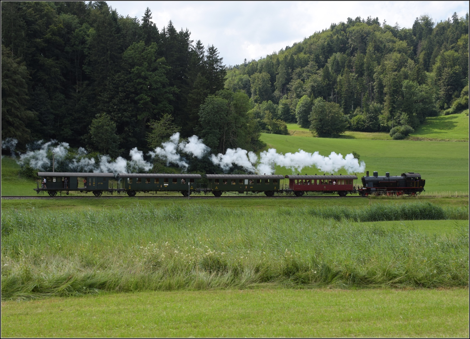 Fahrtag im Zürcher Oberland. Eb 3/5 9 der BT bei Bussenthal. Juli 2023.