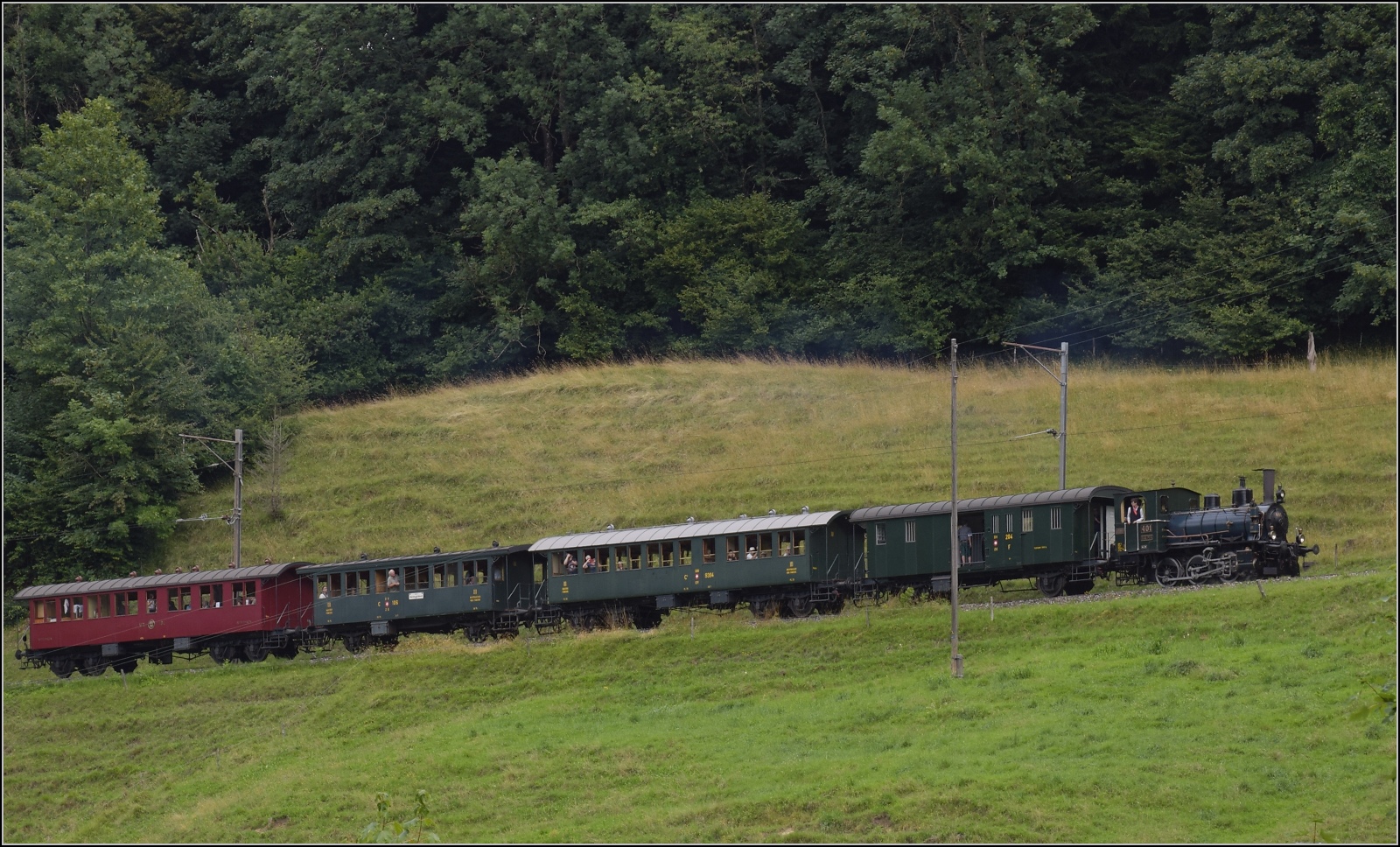 Fahrtag im Zürcher Oberland. 

Ed 3/3 401 der UeBB im Weidli bei Bauma. Juli 2023.