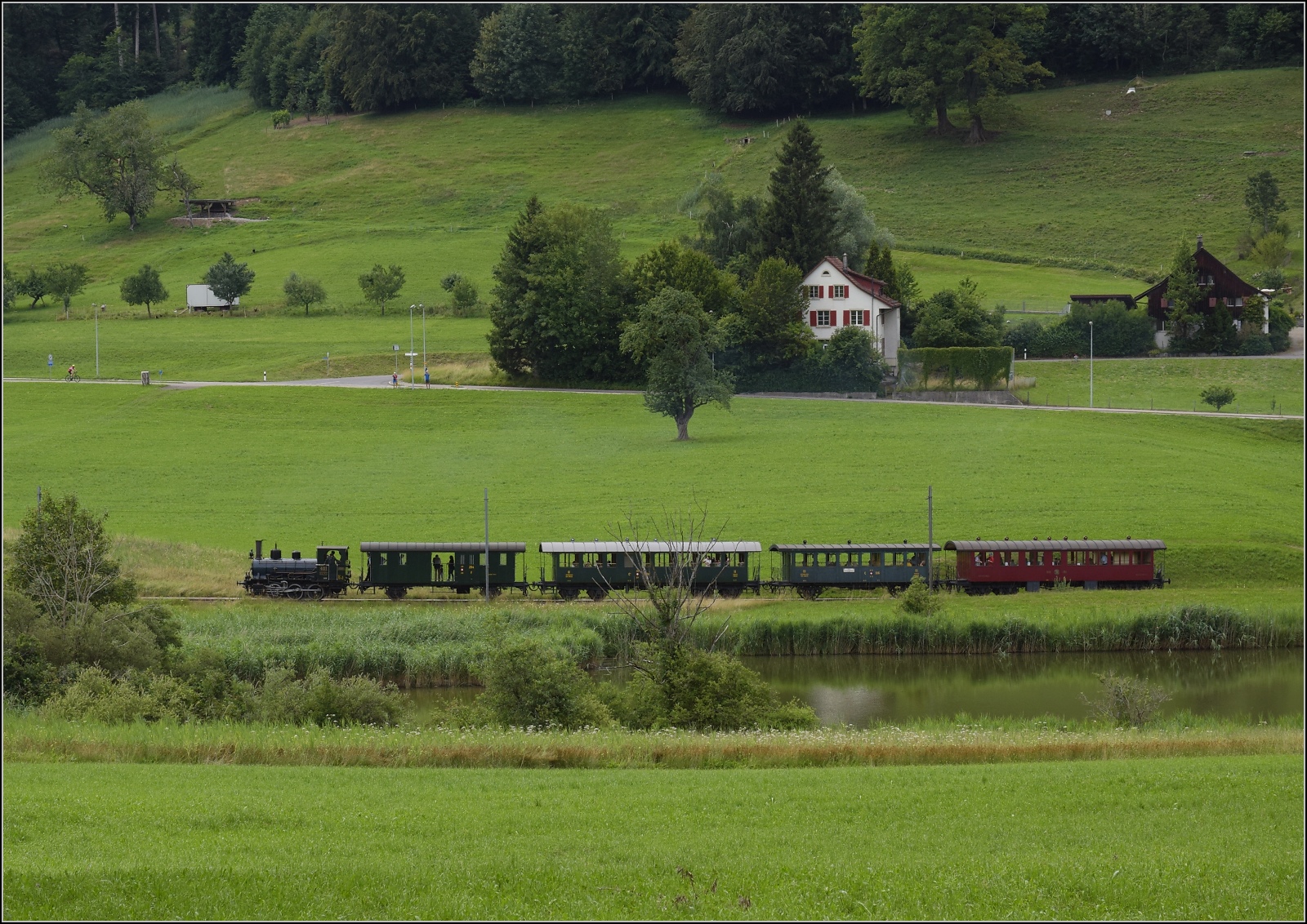 Fahrtag im Zürcher Oberland.

Ed 3/3 401 der UeBB in Neuthal. Juli 2023.