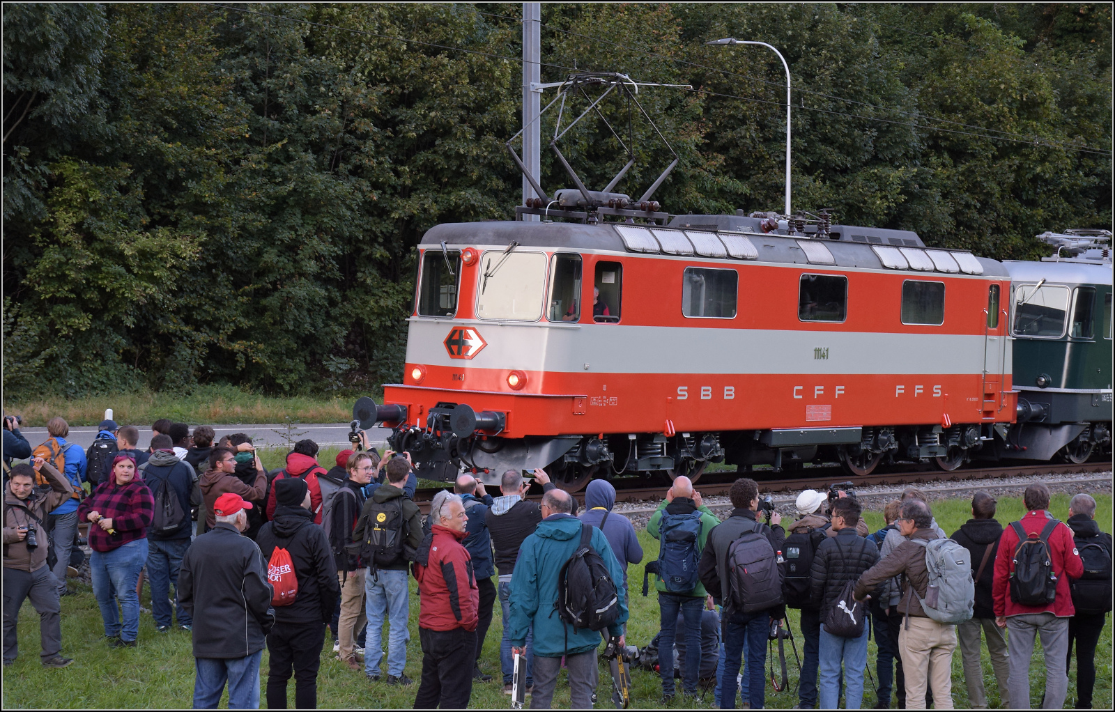 Grosses BoBo-Treffen in Balsthal: 60 Jahre Re 4/4 II in der Schweiz. 

Nicht umsonst erste unter Gleichen, den sie ist �berraschend der neue Star:  Angef�hrt wird der �ber 400 m lange Lokzug von Re 4/4 II 11141, die wiedererstrahlt im Swiss-Express-Gewand. Oensingen, September 2024.