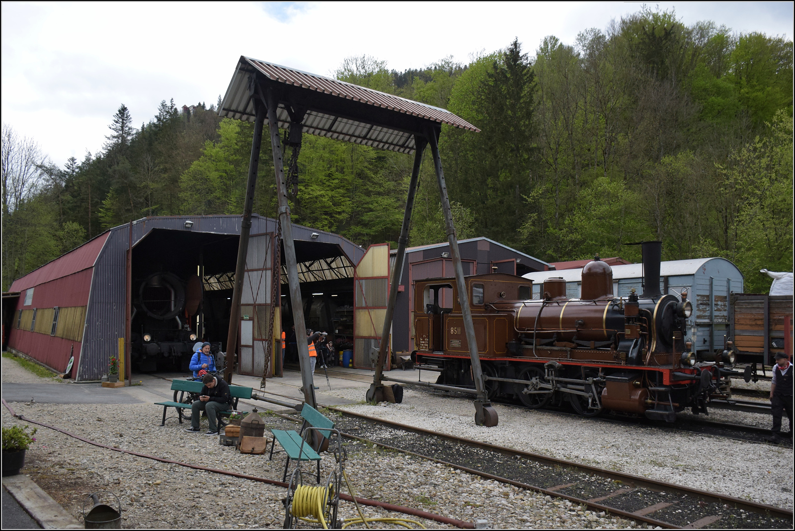 Im Depot des VVT.

Rollout des frisch restaurierten Tigerlis E 3/3 5811. St-Sulpice, Mai 2024.