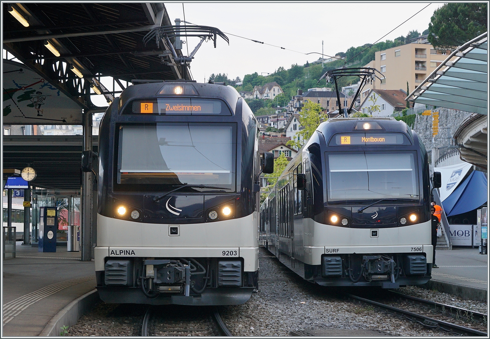 Im direkten Vergleich: Die Fronten des MOB  Alpina  Be 4/4 9203 und des CEV MVR ABeh 2/6 7506 in Montreux.

23. Mai 2023
