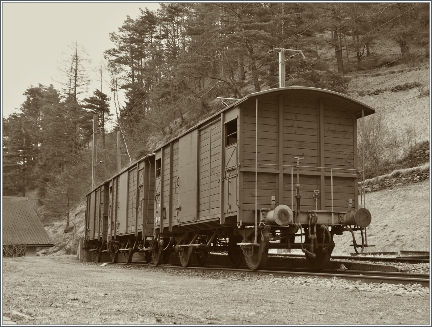 In Sembrancher stehen drei Gklm abgestellt.

19. März 2011