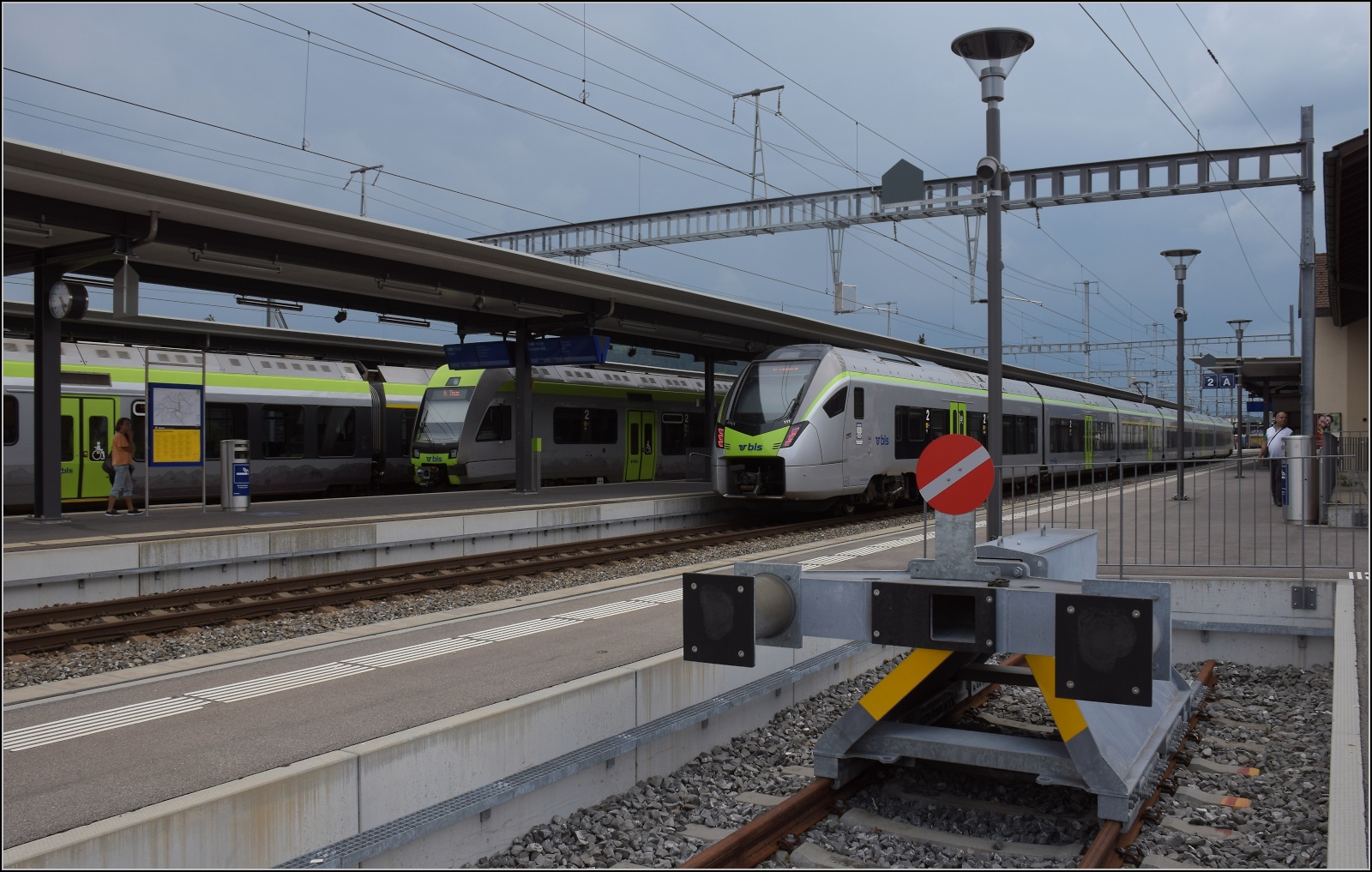 Lötschberger RABe 535 104, RABe 535 116 und Mika RABe 528 111 in Konolfingen. Juni 2023.