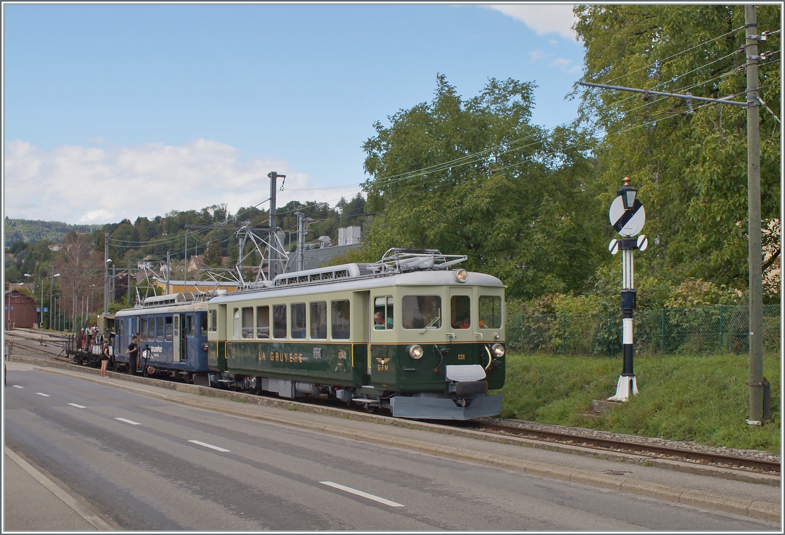 Probefahren am Vorabend für die Veranstaltung  Il était une fois... les années 40 / Es war einmal  die beiden MOB BDe 4/4 3002 und GFM Ce 4/4 131 verlassen Blonay in Richtung Chaulin. 

9. September 2022