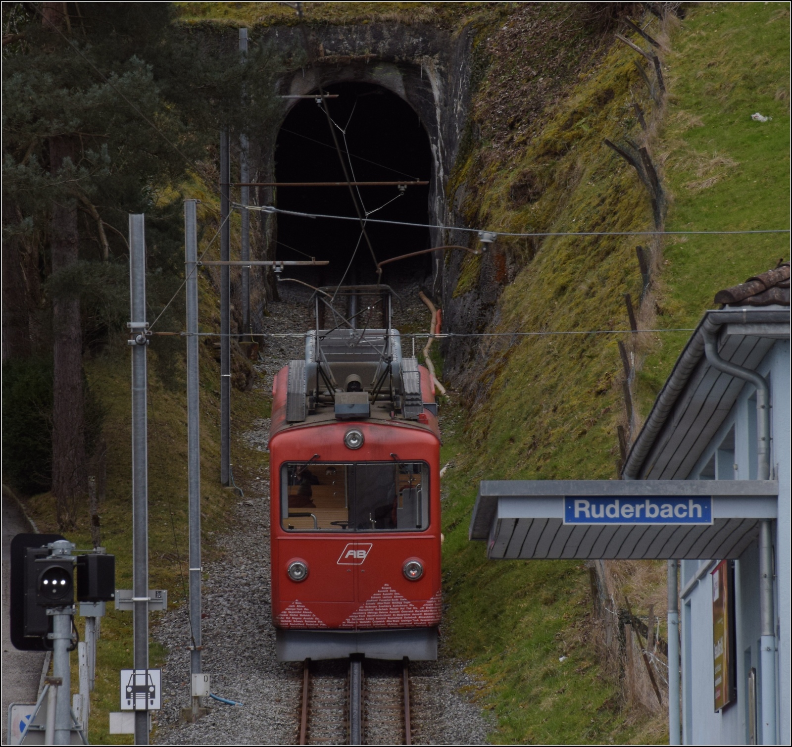 S26-BB-und-IGS-Minitreffen.

BDeh 1/2 1 'Liseli' macht sich auf den Weg in den Schutztunnel. Ruderbach, Februar 2023.