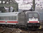 ES 64 U2 034 im ICE Ersatzverkehr zwischen Bonn und Hamm in K�ln Hbf.