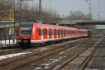 Diese 423 Garnitur wechselt auf das Gleis 3 in Frankfurt am Main Griesheim und wird dort enden.