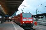 Und auch die 146er stand nur halb in Frankfurt, denn hinter mir stand eine 143er mit 5 N-Wagen.