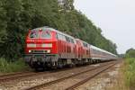 Die 218 321-8 und 218 374-7 mit IC 2170 nach Westerland in Burg in Dithmarschen am 03,08,11