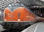 221 135-7 der Bocholter Eisenbahn am DPE 92228 aus Brohl kommend rtg Dortmund an Gleis 2 in K�ln Hbf.