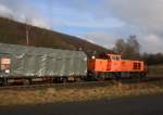Lok 44 der Kreisbahn Siegen-Wittgenstein (KSW) mit vollem Coilg�terzug f�hrt am 26.01.2011 in Neunkirchen-Struth�tten, auf Kreisbahn eigenem Gleis, Richtung Neunkirchen-Salchendorf.