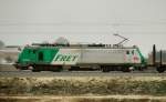 FRET 437022 war schon wieder mit einem Holzleerzug auf der Strecke Augsburg-Ulm.