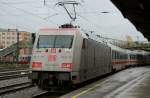 Einfahrt der  In Form  101 034-7, in den Bahnhof Salzburg.