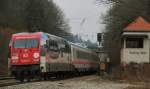101 025-5, packendes S�dafrika, passiert das alte Stellwerk an der n�rdlichen Ausfahrt von A�ling.