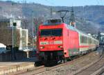 Die 101 111 durcheilt Boppard.