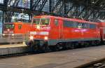111 112 wartet mit einer BR 112 auf Ausfahrt in K�ln Hbf.
