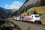 Auf der Brennertrasse konnte das frisch gewaschene Teufelzebra mit 185 664 in St.