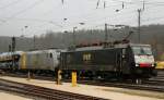 ES 64 F4-035 + 185 581-4, aufgenommen am 31.03.11, bei der Durchfahrt durch Treuchtlingen.