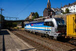 Die an die SBB Cargo International AG vermietete Siemens Vectron MS - 193 110  Zugersee  (91 80 6193 110-4 D-Rpool) der Railpool GmbH (München) fährt am 18 August 2025 mit einem Containerzug