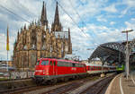 
Früh morgens im Hbf Köln....
Die 110 491-8 der BahnTouristikExpress GmbH (BTE), ex DB 110 491-8, ex DB 114 491-4, ex DB 112 491-6, fährt am 22.05.2018 mit einem Sonderzug vom Hbf Köln in Richtung Hamburg los.

Die Lok wurde 1968 von Krauss-Maffei in München unter der Fabriknummer 19356 gebaut, der elektrische Teil ist von den Siemens-Schuckert-Werke (SSW), und als 112 491-6 (als eine E 10.12) an die DB ausgeliefert, 1988 wurde sie in 114 491-4 umgezeichnet. Im Jahr 1994 erfolgte der Rückbau zur 110er unter Verwendung der Drehgestelle der 110 122, somit erfolgte Umzeichnung in 110 491–8. Im Jahr 2014 ging sie an die BahnTouristikExpress GmbH. Nach der Reaktivierung 2015 (und Umbau auf LED-Leuchten, sowie eckige Puffer) fährt sie unter der NVR-Nr. 91 80 6110 491-8 D-BTEX.
