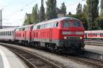Diesel Doppeltraktion 218 499-2 und 218 487-7 mit einem EC nach M�nchen,am 17.09.12 in Lindau Hbf.