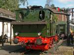 Die Dampflok  Waldbr�hl  beim Wasser fassen in Dieringhausen am 11.09.2010