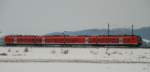 Ein Fugger im Schnee! Der RE Ulm-Augsburg-M�nchen, aufgenommen am 12.02.10, auf der Strecke Ulm-Augsburg, kurz nach Burgau.
