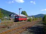 27.09.2009 ein VT 98 f�hrt vom Bahnhof Herdorf in Richtung Neunkirchen im Plandienst wie in den fr�hen 90ern.
