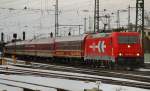 Die HGK 2066, 185 631-9, aufgenommen vor dem EuroExpress, am 20.02.10, bei der Durchfahrt durch Treuchtlingen.