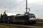 ES 64 U2-069, aufgenommen am 27.11.09, bei der Durchfahrt durch Gersthofen, Strecke Augsburg-Donauw�rth.