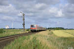 245 210-0 schiebt den RE 11017 (Westerland(Sylt) - Hamburg-Altona) am 06.07.2017 bei Lenshallig.
