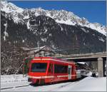 Der SNCF X  (94 87 0001 853-4) verlässt Chamonix Richtnug Vallorcine.