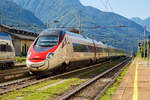 Ein SBB RABe 503 (ein ETR 610 der 2.Serie) erreicht am 03.08.2019, als EC 32 (Milano -Brig - Genève/Genf) den Bahnhof Domodossola.