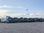MAN, Volvo und Scania Sattelzugmaschinen mit verschiedenen Aufliegern in Vojens.