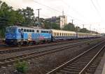 1042 520-8 mit Partyzug bei kurzem Halt in K�ln West am 03.09.2010
