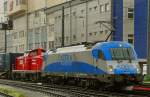 1216 922-5, Adria Transport, f�hrt mit einem G�terzug in den Bahnhof Salzburg ein.
