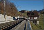 Die MOB GDe 4/4 6006  Aigle les Murailles  ist mit ihrem MOB GoldenPass Panoramic bestehend aus dem Bs 222, Bs 234, Bs 233 und BDs 224 (wobei letztere entgegen der Bezeichnung über 1.Klasse Sitze
