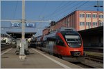 Das klassische  internationale  Bahnbild aus St.Margarethen: der ÖBB ET 4024 nach Bregenz; heute fährt die S-Bahn Vorarlberg mindestens jede Stunde, vor etlichen Jahren boten die ET 4030 nur