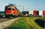 SBB: G�terzug B�ren an der Aare-Lyss-Biel mit Re 4/4 | 10048 im Sommer 1997 in der Fotokurve bei Busswil.