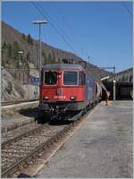 In Vallorbe wird die SBB Re 6/6 11615 (Re 620 015-8) durch eine SNCF Lok ersetzt, wobei der Fahrplan so gestaltet ist, dass der Gegenzug etwa zur gleichen Zeit in Vallorbe eintrifft und die Re 6/6 die